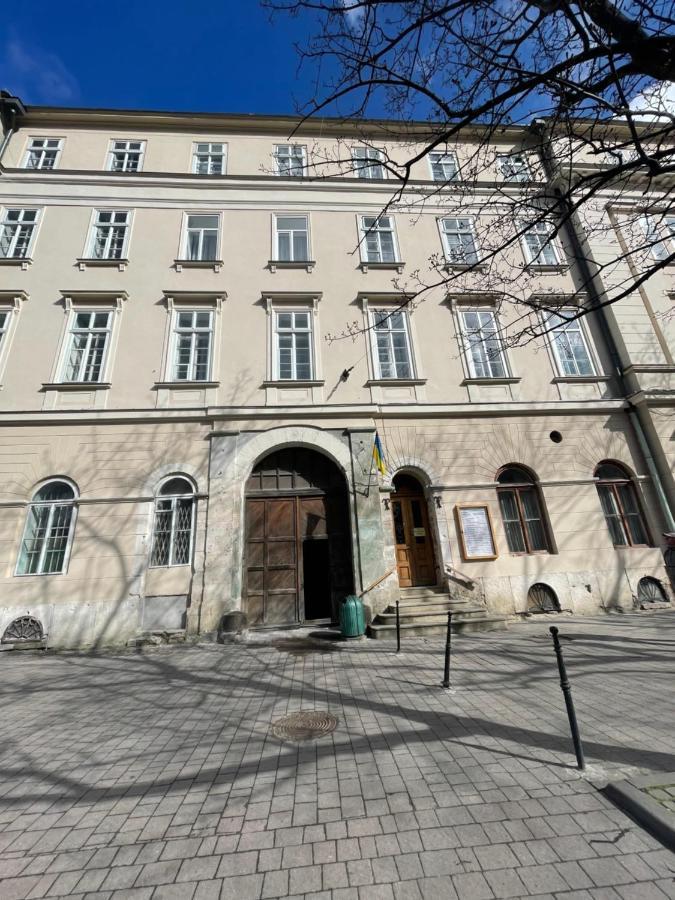 Apartment With The View Of The Opera House Lviv Exterior photo